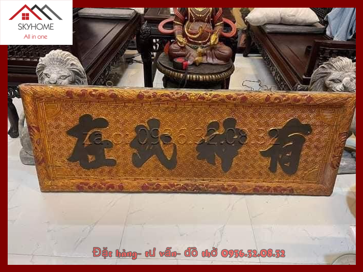 Hoành phi gỗ phòng thờ chữ Hữu Thần Vũ Tại